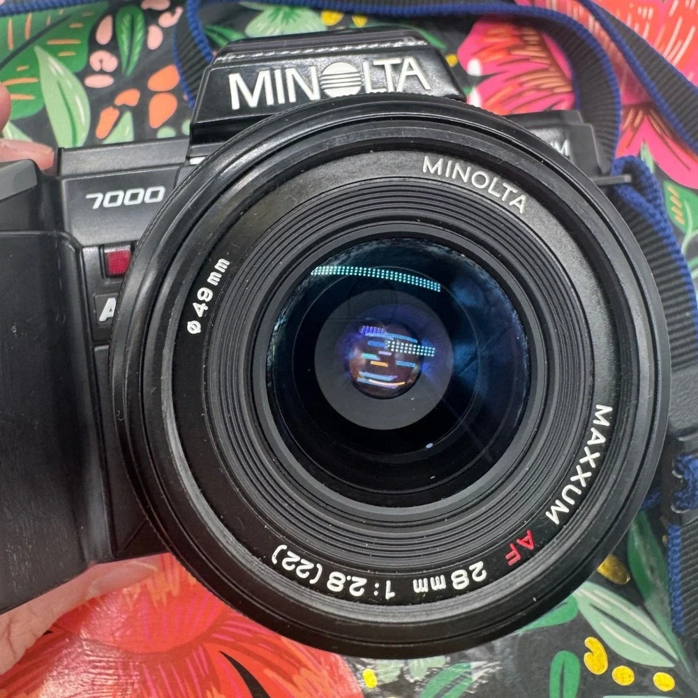 Minolta Maxxum 7000 35mm SLR Film Camera with AF 28mm f2.8 Lens and Strap